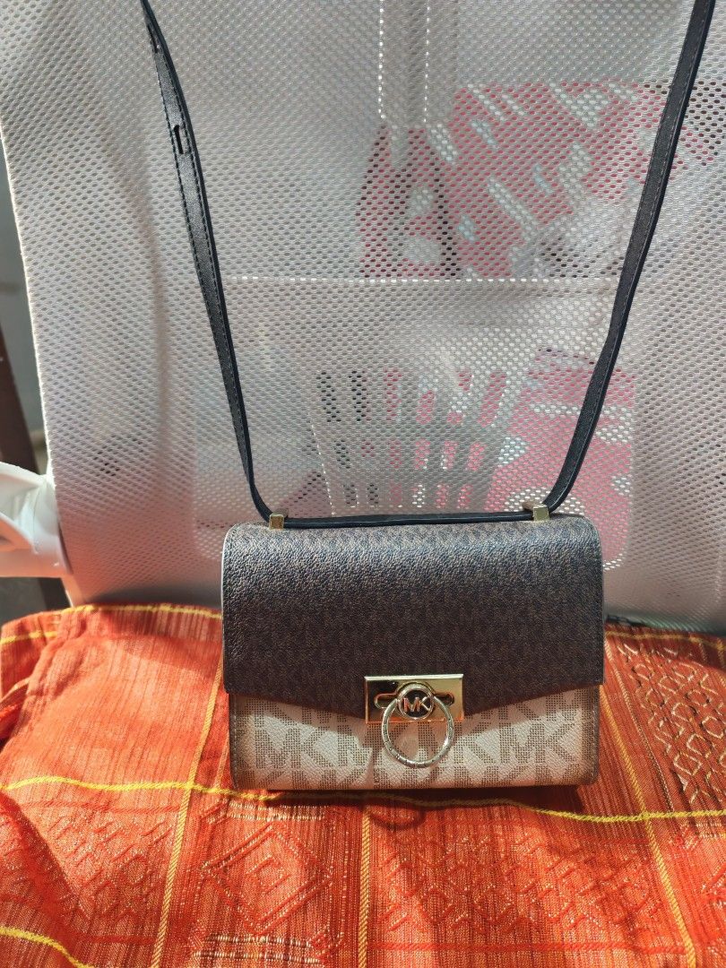 Authentic michael kors bag (Category: Luxury Bags & Wallets) located in Quezon City. Submitted by preetycindz (Listing ID 1451782276, Image 1). Description: Michael Kors hendrix two toned crossbody bag - Signature brown and beige monogram print - Elegant gold hardware with MK logo clasp - Interior features a suede-like lining and a convenient small pocket - Adjustable strap for comfortable wear - Ideal for everyday use 100% authentic money back i