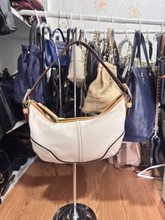 (Category: ) located in . Submitted by poshavenue_boutique (Listing ID 1451856479, Image 1). Description: .