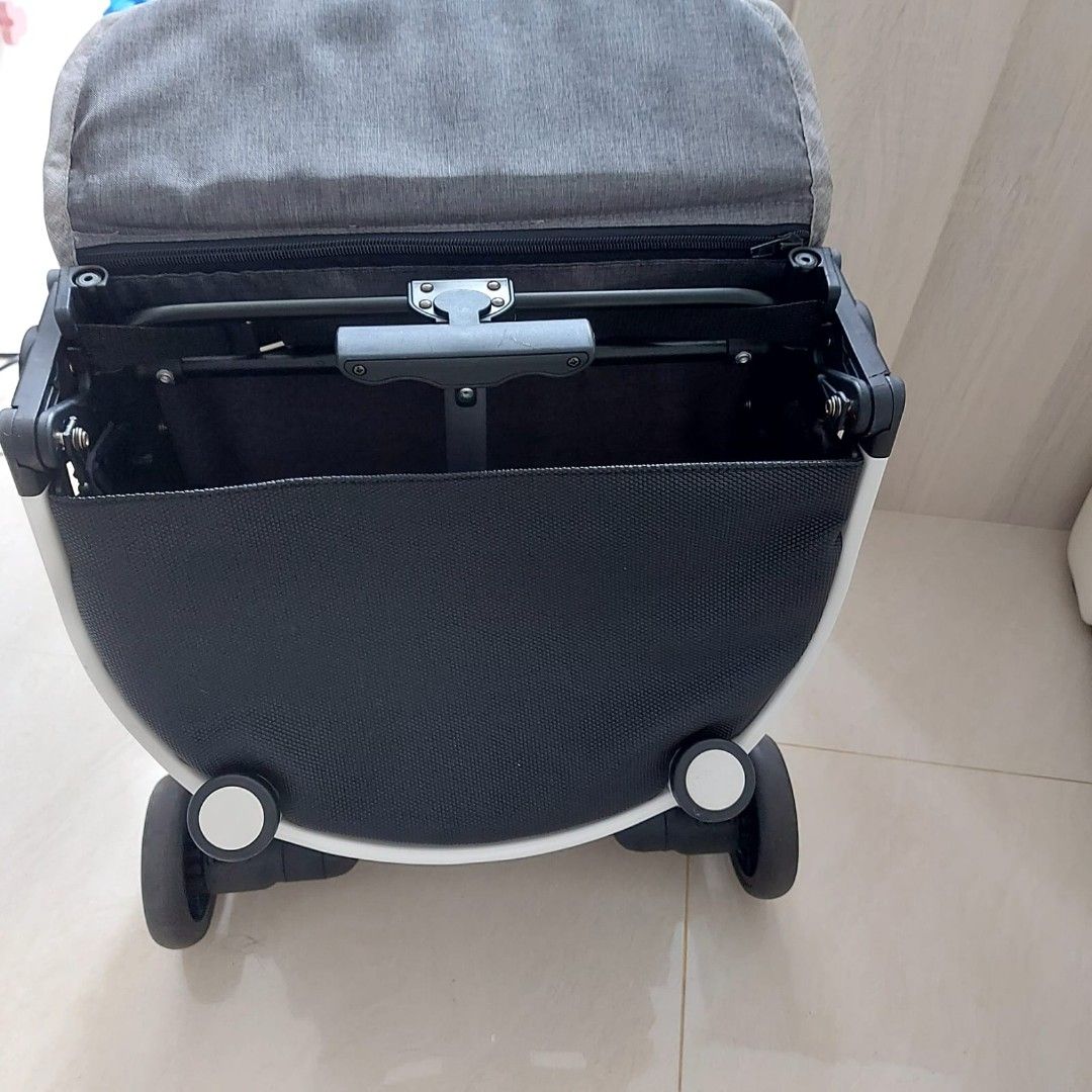 BB車 （分類：外出用品 - 嬰兒車）位於 Hong Kong。 由 ms5988508395622 提交（商品編號 1451781823，圖片 3）。簡介： 用過一两次，好小心用，全自動折叠，方便使用。
