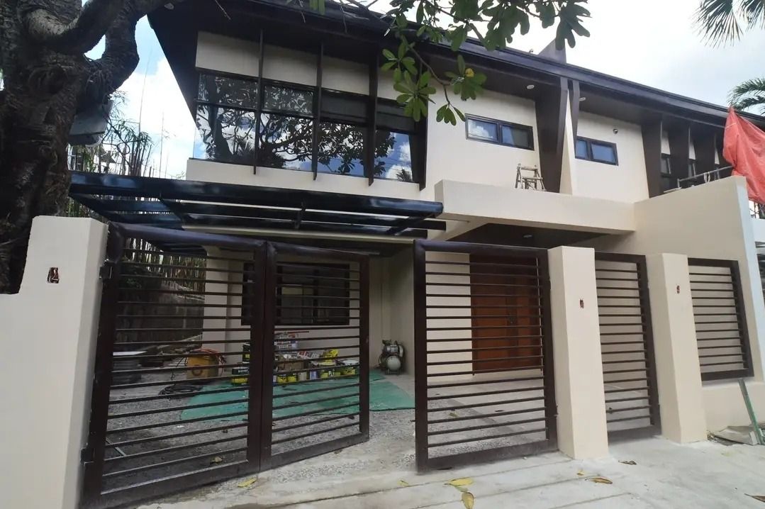 Bel Air House for Lease (Category: Apartments & Condos) located in Makati City. Submitted by alice.yvonne.alino (Listing ID 1451712299, Image 2). Description: 4bedrooms 3storey with small garden unfurnished P270,000.00 / Per month One day notice for the viewing .