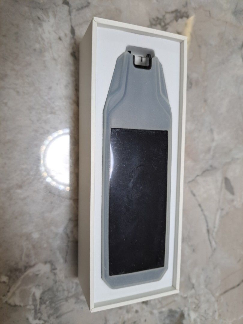 Blackleaf Portable Smart Translator New Version 2.0 （分類：其他）位於 Hong Kong。 由 fungfok 提交（商品編號 1451887825，圖片 2）。簡介： Extra large screen 38cm，有多個翻譯功能，操作正常。翻譯筆能讓小孩專心學習英語。。