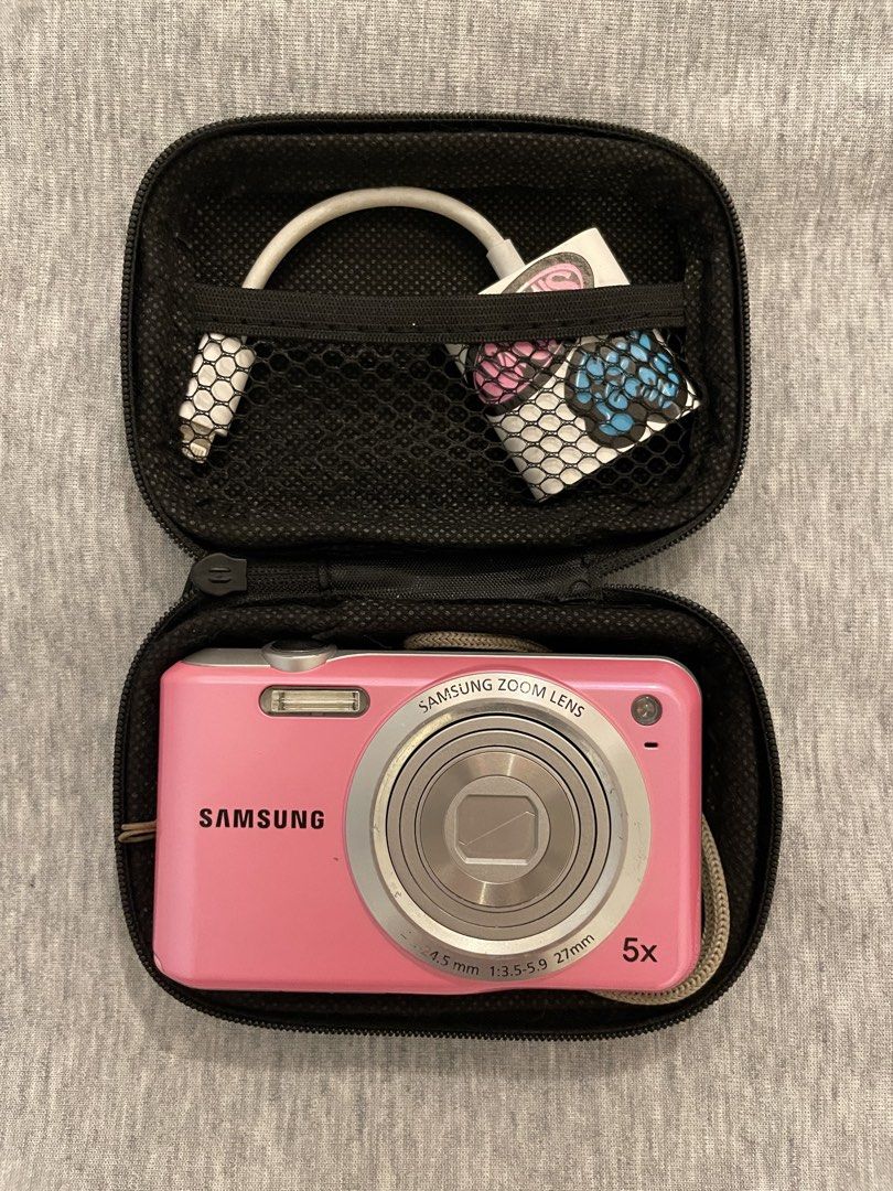 Blue Hard Case for Digicam (Category: Camera Bags & Carriers) located in Manila. Submitted by yongyonghyeon (Listing ID 1451786410, Image 1). Description: Mode of payment - Gcash.