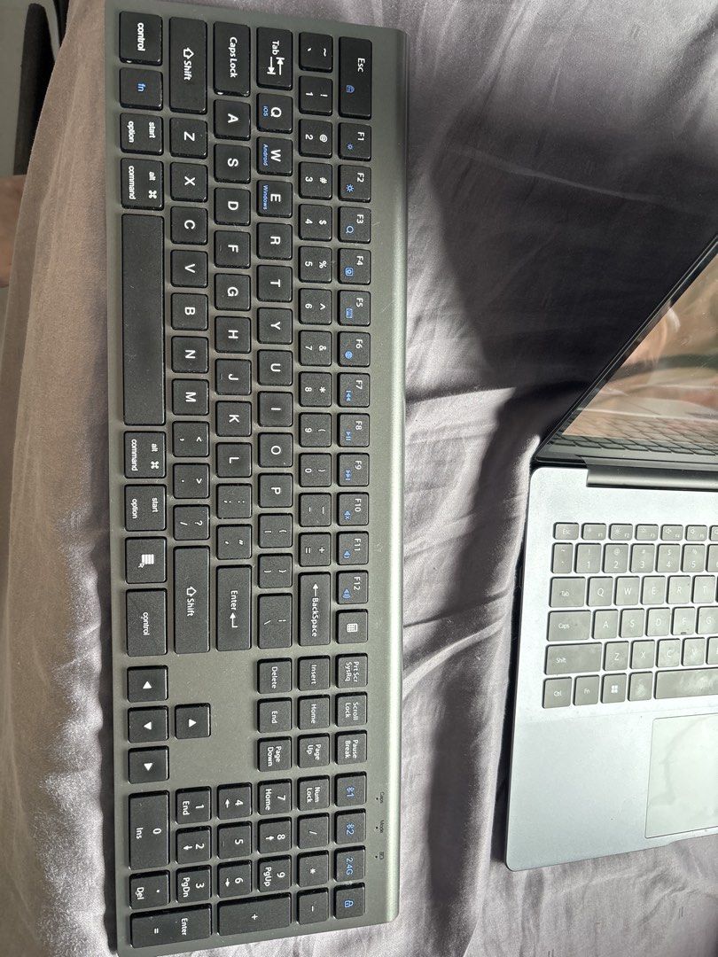 Bluetooth keyboard (Category: Computer Keyboard) located in Singapore. Submitted by bbq55 (Listing ID 1451751221, Image 1). Description: No brand .