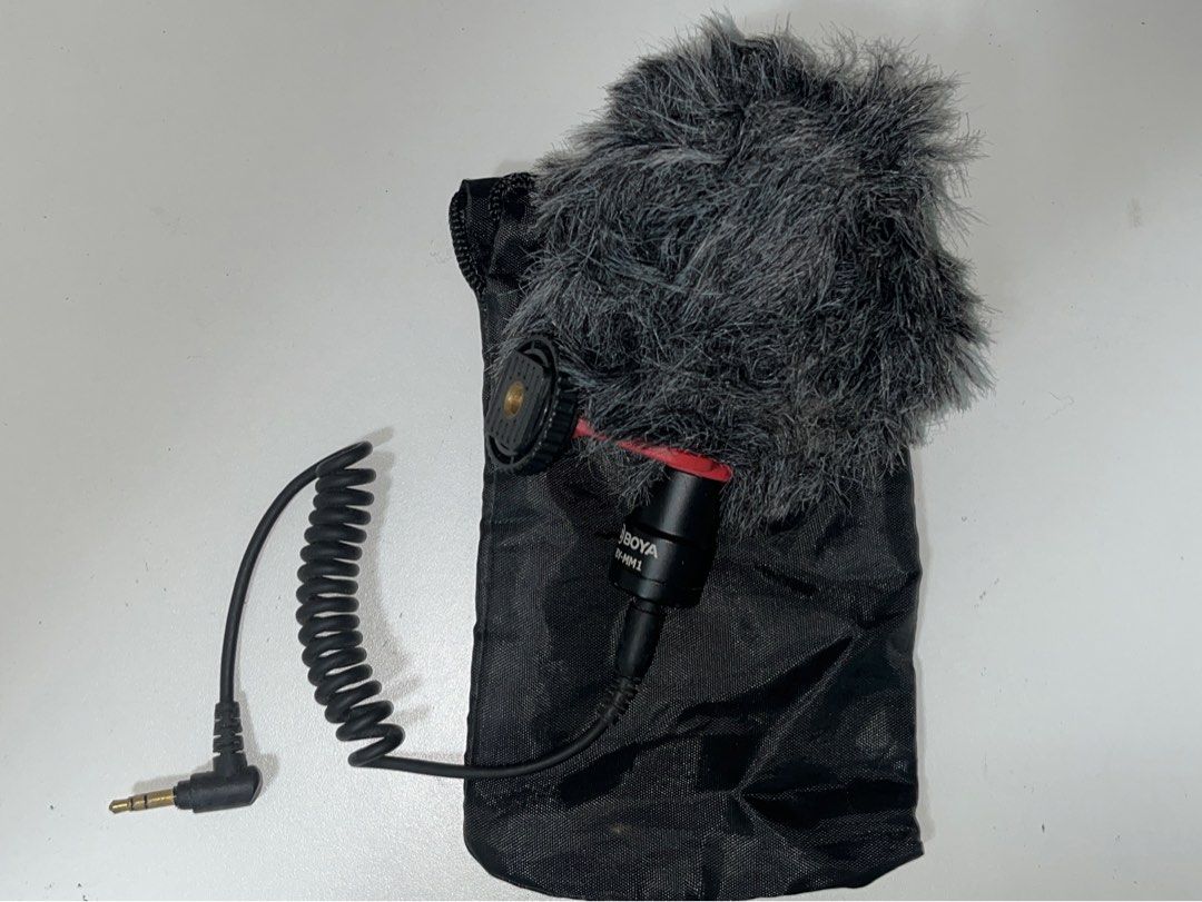 BOYA BY-MM1 Compact Camera Smartphone Video Microphone (Category: Microphones) located in Manila. Submitted by ak.sells (Listing ID 1451845533, Image 1). Description: - BOYA BY-VM01 shotgun microphone - Includes furry windscreen for noise reduction - Comes with coiled cable and 3.5mm jack - Ideal for vlogging and clear audio recording - Compatible with most cameras and smartphones.