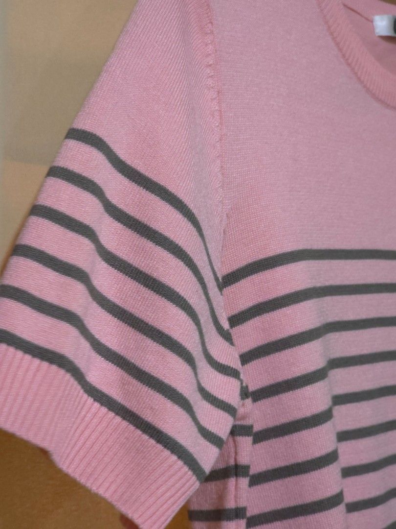 Calico Pink Striped Sweater XL (Category: Blouses) located in Cebu City. Submitted by da_shoppe (Listing ID 1451796688, Image 3). Description: - Pink sweater with grey stripes - Crew neck, short sleeves - Size: XL - Brand: Calico - Ideal for casual wear.