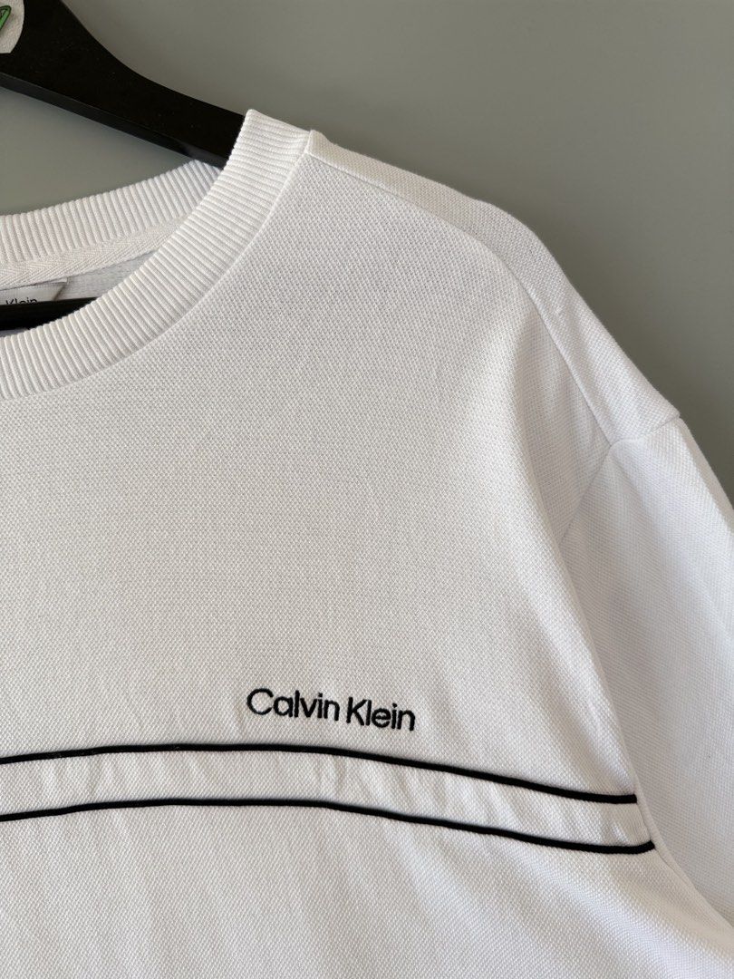 Calvin klein longsleeve sweater (Category: Activewear) located in Cebu City. Submitted by bestpicked (Listing ID 1451739457, Image 2). Description: Authentic Good as new condition Size XL on tag Dimension 26x30 No issue.