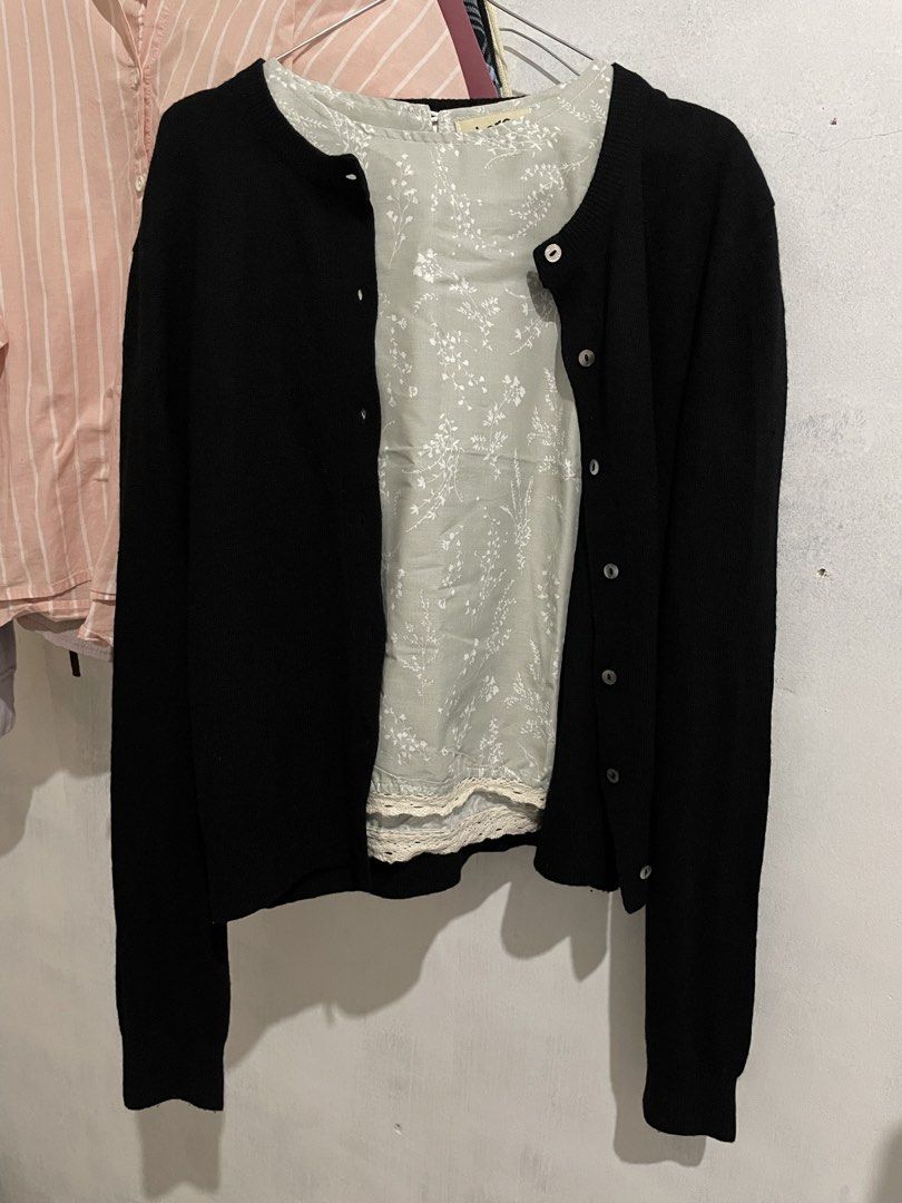 Cardigan giordano hitam (Kategori: Atasan) berada di Surakarta. Dikirim oleh ncelprelov (ID iklan 1451704421, Gambar 1). Deskripsi: Cardi only .