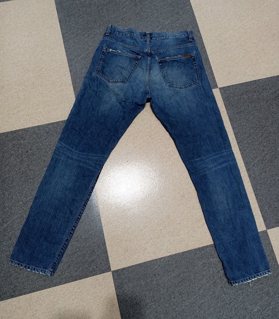 Carhartt Blue Denim Jeans (Category: Jeans) located in Marawi City. Submitted by abdullah0692139 (Listing ID 1451865122, Image 1). Description: - Classic blue Carhartt denim jeans - Straight leg fit - Button fly closure - Distressed and faded for a worn-in look - Two back pockets with stitching detail - Staple wardrobe item, great for casual wear issue sa bulsa sa likos .
