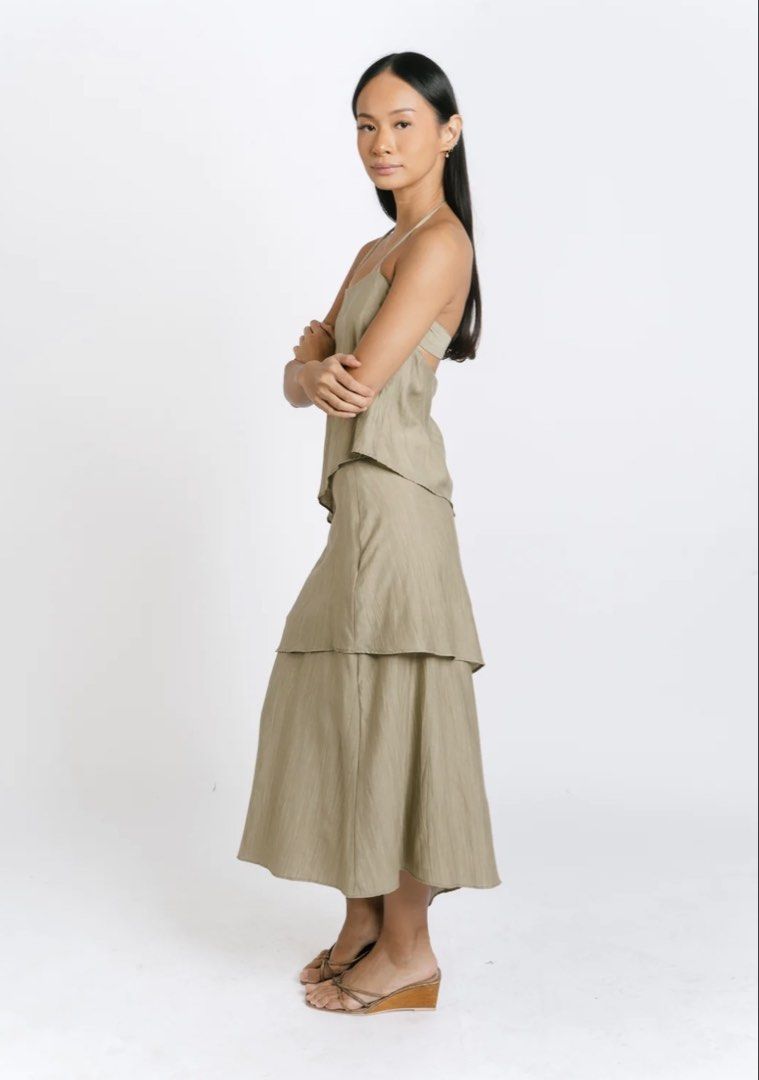 Cariño Solen Skirt (Category: Skirts) located in Quezon City. Submitted by treasurededit (Listing ID 1451890330, Image 3). Description: Retails for 2,850.