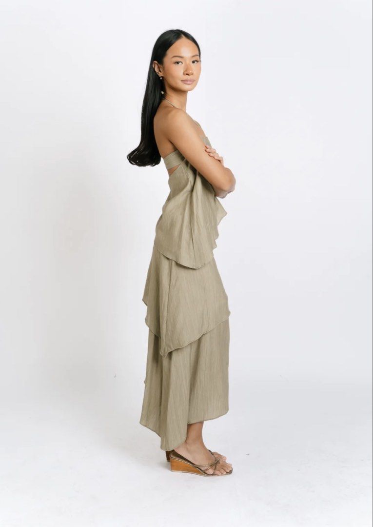 Cariño Solen Skirt (Category: Skirts) located in Quezon City. Submitted by treasurededit (Listing ID 1451890330, Image 1). Description: Retails for 2,850.