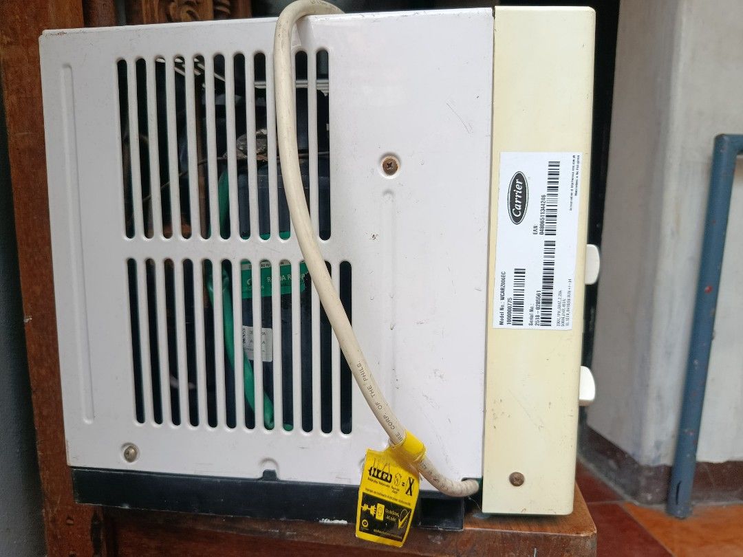 Carrier Optima Aircon (Category: Air Conditioning and Heating) located in Marikina City. Submitted by terrthe2257456 (Listing ID 1451832263, Image 2). Description: Carrier Window Type Aircon 0.6Hp with timer, all good condition it's very cold test all you want here. pick up at hotel101-fort BGC Taguig city.