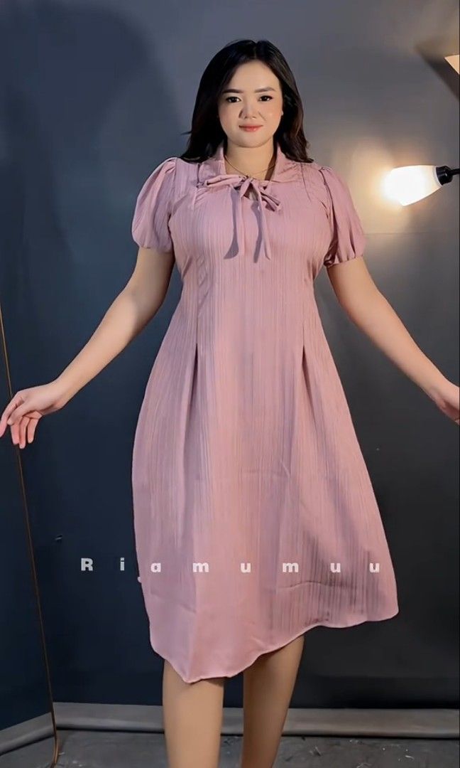 Casual midi dress (Kategori: Gaun & Rok) berada di Tangerang. Dikirim oleh riamumuu (ID iklan 1451883558, Gambar 2). Deskripsi: midi dress Korean style masih baru, tag masih ada (cuma di try on) ld max 110.