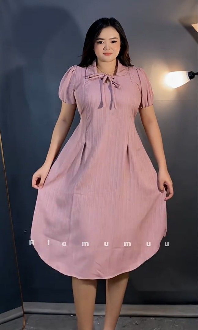 Casual midi dress (Kategori: Gaun & Rok) berada di Tangerang. Dikirim oleh riamumuu (ID iklan 1451883558, Gambar 1). Deskripsi: midi dress Korean style masih baru, tag masih ada (cuma di try on) ld max 110.