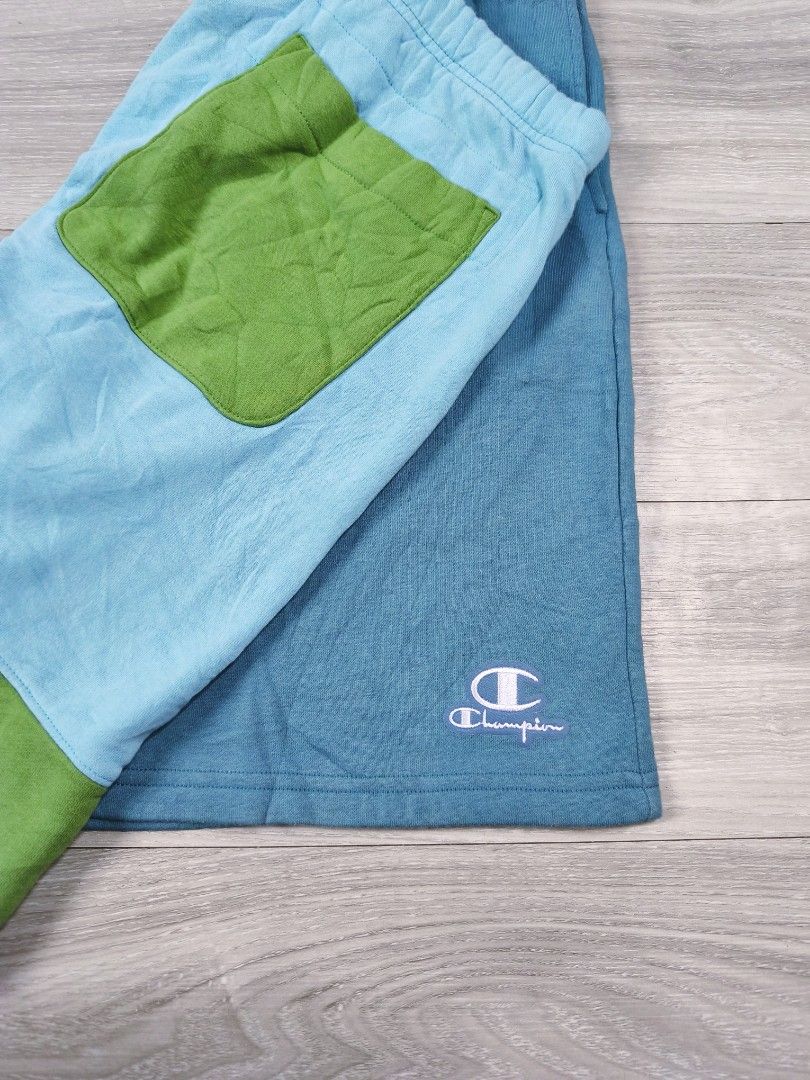 Champion Classic Fleece Shorts (Category: Shorts) located in Paranaque City. Submitted by pickersform (Listing ID 1451804399, Image 2). Description: - Champion classic fleece shorts - Size: Large waistline 30-36 / Length 19 / opening 13 - Elastic waistband with drawstring - Ideal for: Lounging or casual wear.