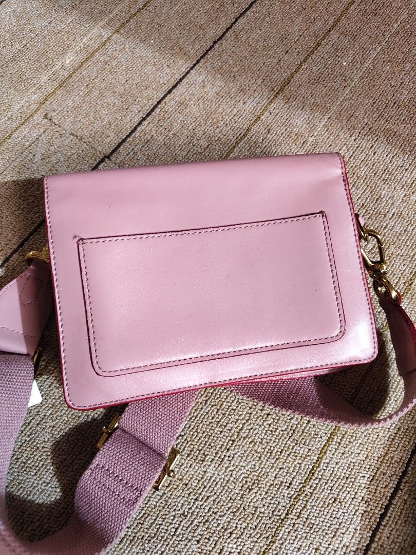 Charles & Keith Pink Crossbody Bag (Category: Cross-body Bags) located in Davao. Submitted by wangcollections (Listing ID 1451882020, Image 2). Description: - OG Charles & Keith (thrifted) -Looks like mall pullout and never been used -Just flaws inside the bag, leather has cracks already kaya mura nalang pero hindi halata since nasa loob -Outside still looks very good -Glittery rubber lining so cute - Adjustable and removable strap - Elegant gold