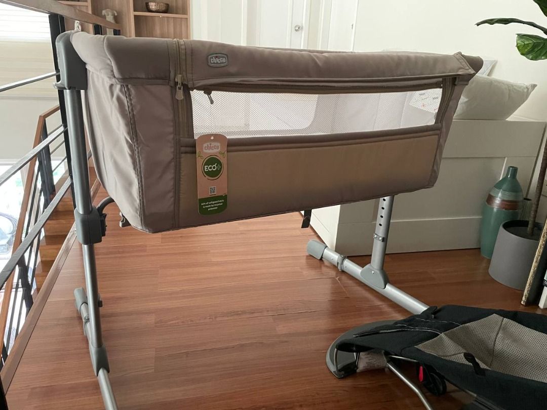 Chicco Next2Me Essential Crib (Category: Cots & Cribs) located in Pasig City. Submitted by jakejake.150be9 (Listing ID 1451700230, Image 1). Description: - Bedside bassinet - Used for 2 months with waterproof pad - Will include 1 free white cotton fitted sheet that fits the mattress perfectly (second photo) - With carrybag, box, and manual - Looks like new, no issues!.