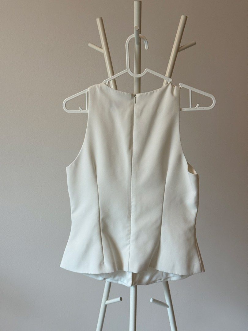 Chinese button knot top (Category: Other Tops) located in Bayan Lepas. Submitted by elynncloset (Listing ID 1451756515, Image 2). Description: Worn once only, small defect as show in the second last button. The buttons are for deco only, not functional Laid flat measurement Chest: 39cm Waist: 34cm Length: 52cm.