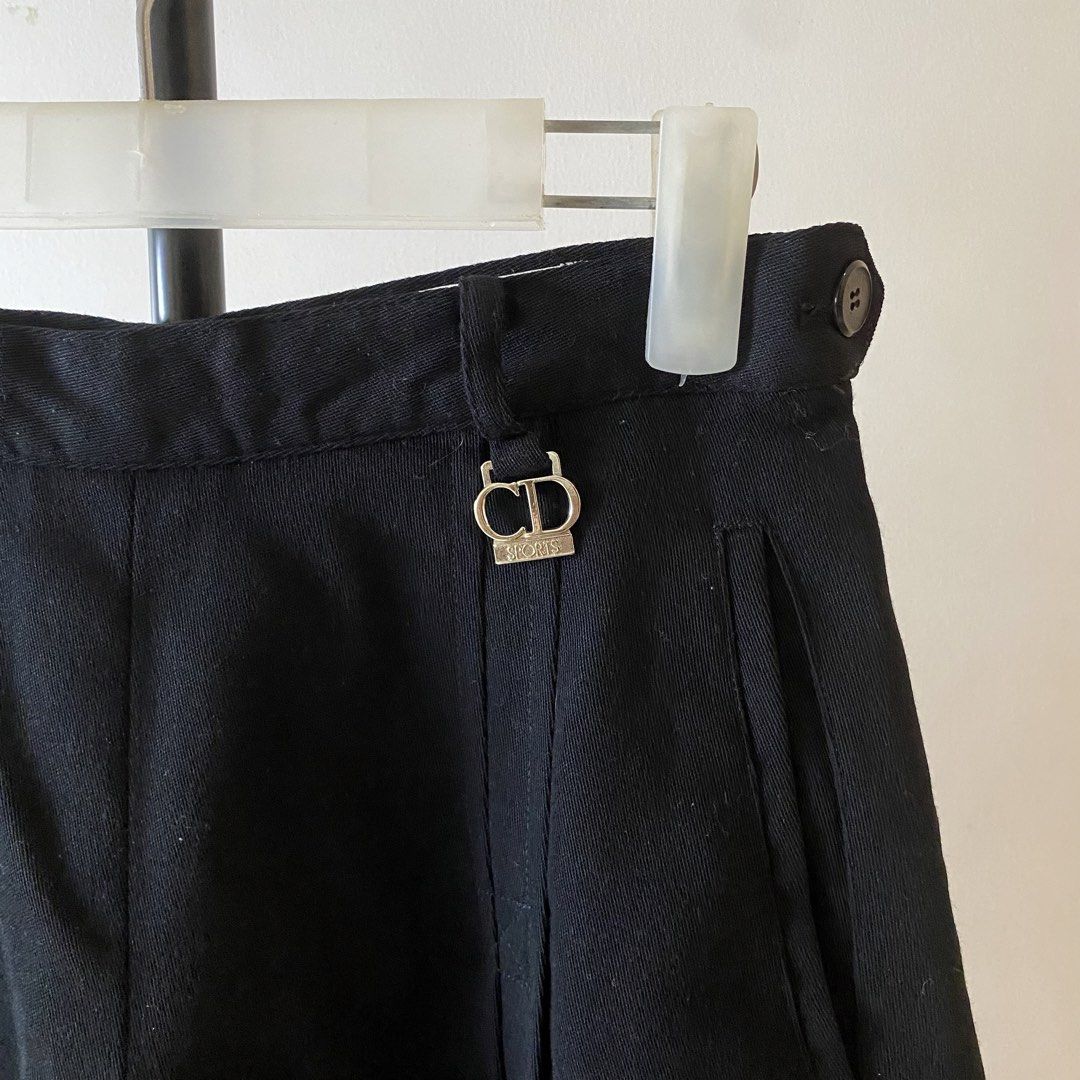 Christian Dior Sports (Category: Shorts) located in Bacolod City. Submitted by dashloots (Listing ID 1451719191, Image 2). Description: Christian Dior Sports Black colorway 67-94 on tag W-26’ , L-18.5’ , LegOpening-19’ Excellent condition Mode of delivery: (J&T) 📦 Price: 850 Negotiable for sure buyers! Location: Bacolod City, Negros Occ.📍.