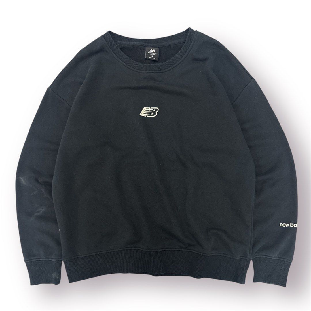 C(i9) New Balance Centre Sweatshirt (Category: Hoodies) located in Kota Bharu. Submitted by muhammad_abdullah (Listing ID 1451861265, Image 2). Description: BISMILLAH❤️ New Balance Centre sweatshirt Pit 24" Labuh 25" Size tag "S" Cond 8/10 Berminat Wasap 01119442187.