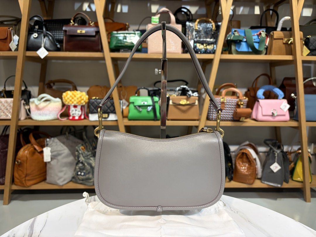Coach Swinger 20 In Grey Blue Glovetanned Leather (Category: Bags & Wallets) located in Kuala Lumpur. Submitted by mandy_fan (Listing ID 1451764232, Image 2). Description: Condition : Unused 💯 Authentic With Dust Cover Item Code : C/M00432 Excluded Postage Pls follow IG : wb_handbags.