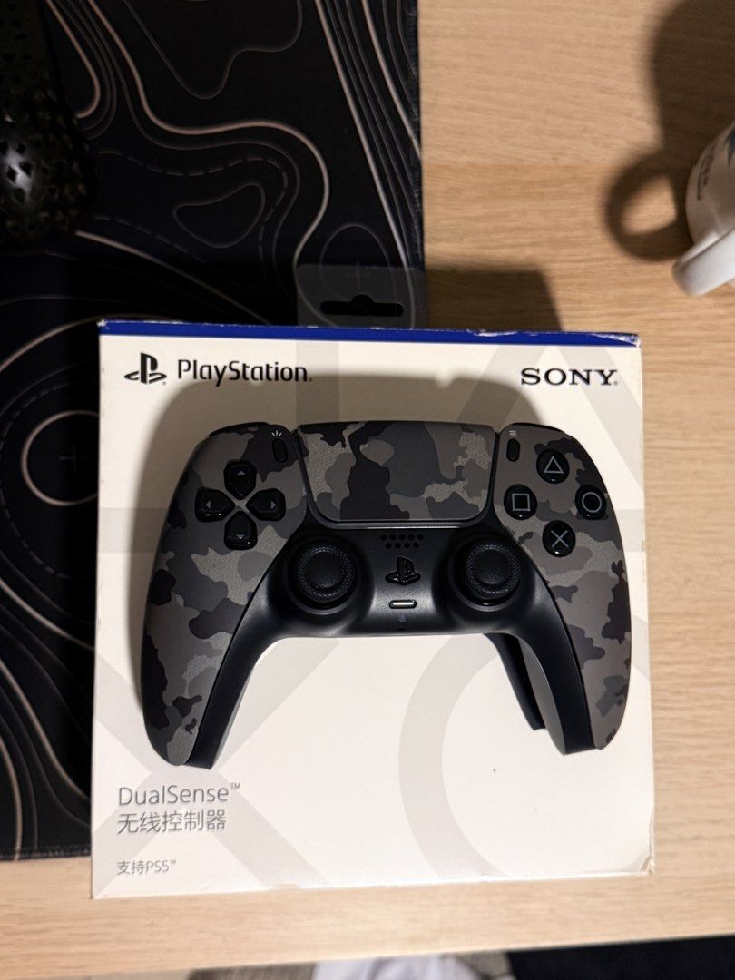 controller ps5 (Category: In-Game Products) located in Tampoi. Submitted by yeenstore (Listing ID 1451834682, Image 1). Description: like new jarang guna condition 9/10 boleh tengok gambar semua function kotak masih ada cod jb.