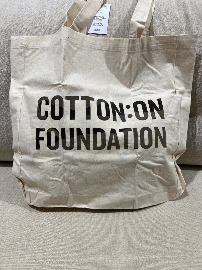 Cotton On Foundation Tote Bag (Category: Tote Bags) located in Kuala Lumpur. Submitted by shahneem (Listing ID 1451710004, Image 1). Description: - Cotton On Foundation tote bag - Designed for reuse - Ideal for everyday use or shopping - Simple and practical design.