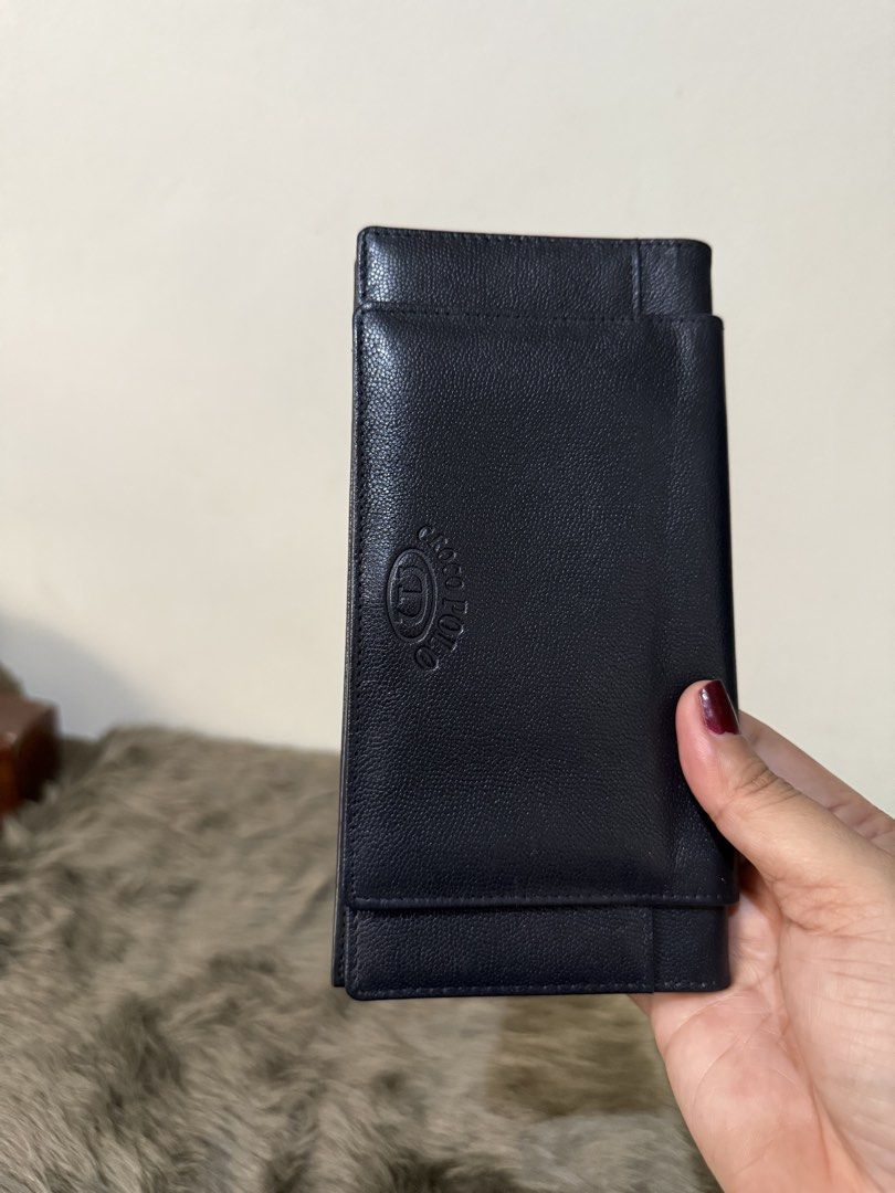 Croco Polo Leather Wallet (Unisex) (Category: Wallets & Card holders) located in Surigao. Submitted by surplusbox (Listing ID 1451775619, Image 2). Description: Secondhand/surplus item Minimal mark of storage, hindi flaws Manage your expectation Over all gaganda ng mga wallet Each 880 only Super tibay genuine leather.