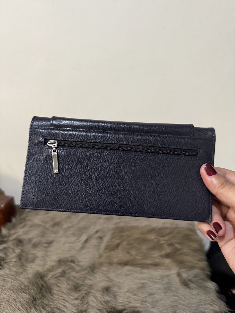 Croco Polo Leather Wallet (Unisex) (Category: Wallets & Card holders) located in Surigao. Submitted by surplusbox (Listing ID 1451775619, Image 3). Description: Secondhand/surplus item Minimal mark of storage, hindi flaws Manage your expectation Over all gaganda ng mga wallet Each 880 only Super tibay genuine leather.