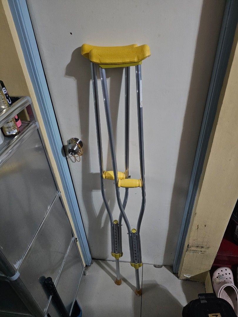 Crutches (Pair) (Category: Medical Supplies & Tools) located in San Juan City. Submitted by frelite (Listing ID 1451802468, Image 1). Description: .