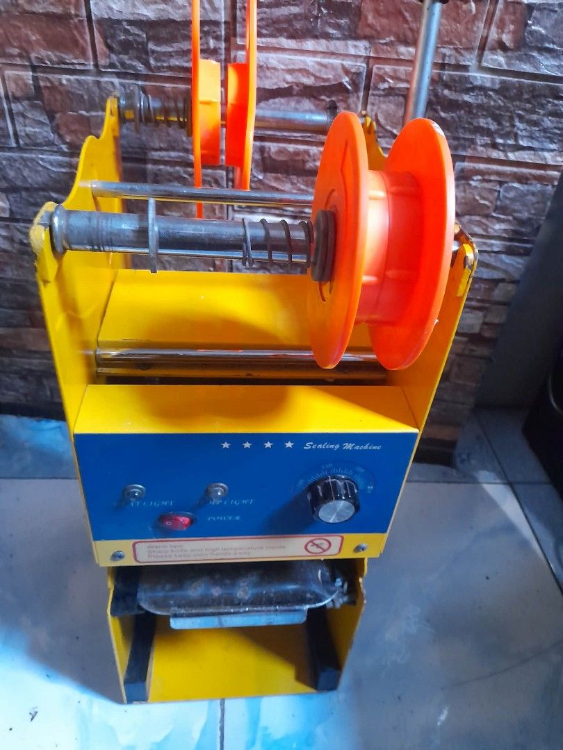 Cup sealer (Category: Other Home Appliances) located in Taguig. Submitted by i_am_blessygrei (Listing ID 1451771620, Image 1). Description: Cup sealer Issue Hindi ma control un temperature kyo nalang mag paayos Pickup only.