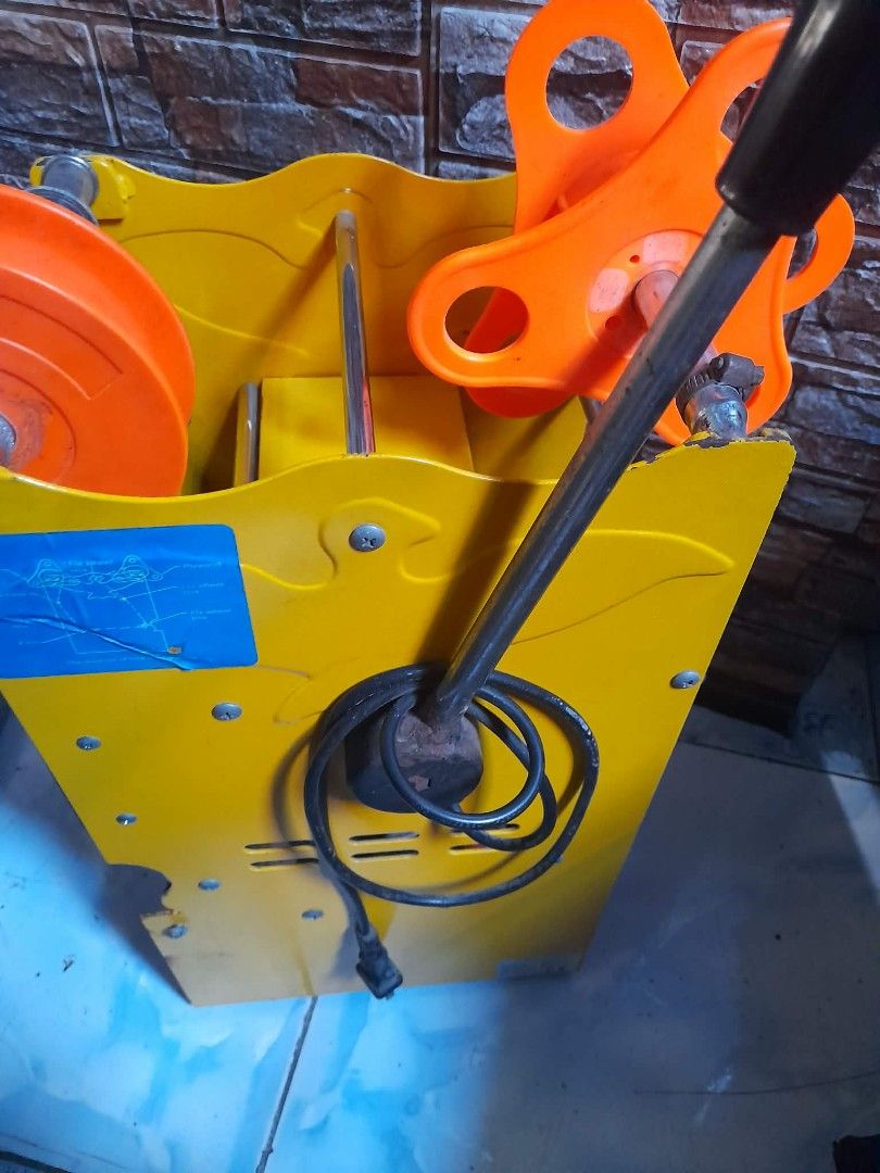 Cup sealer (Category: Other Home Appliances) located in Taguig. Submitted by i_am_blessygrei (Listing ID 1451771620, Image 3). Description: Cup sealer Issue Hindi ma control un temperature kyo nalang mag paayos Pickup only.