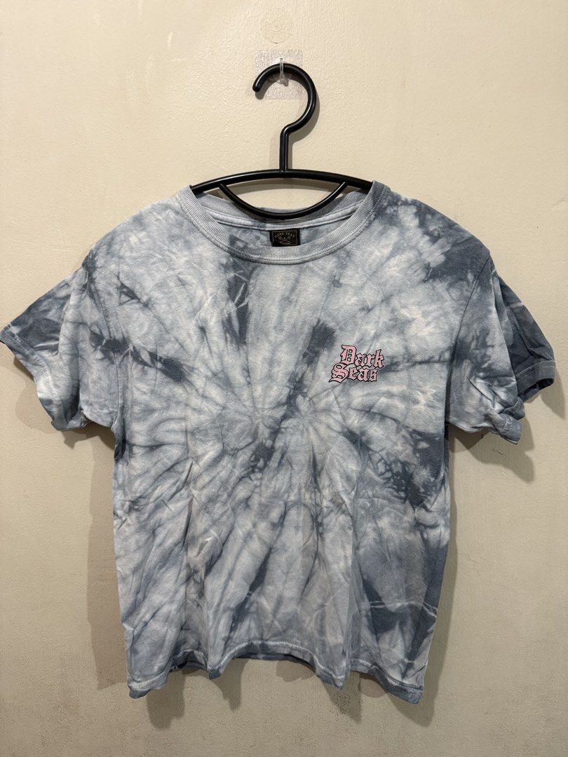 DARK SEAS Tye Dye Shirt (Category: Babies & Kids Fashion) located in Taguig. Submitted by _decluttermomma_ (Listing ID 1451883628, Image 1). Description: Preloved Tye Dye Shirt Size M on tag (7-9 years old) Like new 💵 120.