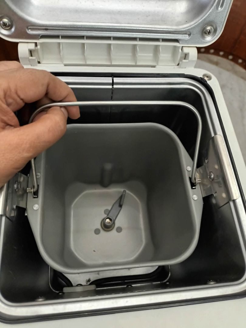 Decluttering pre-loved hitachi automatic bakery bread maker 110V need to use transformer (Category: Other Kitchen Appliances) located in Taytay. Submitted by gara1124 (Listing ID 1451718617, Image 1). Description: Decluttering pre-loved hitachi automatic bakery bread maker 110V need to use transformer Price: P1000 color may vary due to lighting Location: near Tikling, Taytay NO COD Payment upon pick up - Hitachi Automatic Home Bakery II HB-B102 -