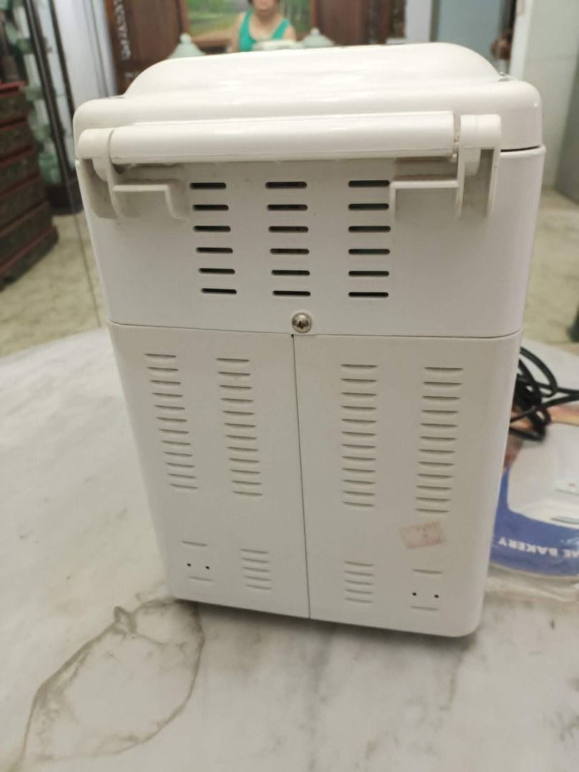 Decluttering pre-loved hitachi automatic bakery bread maker 110V need to use transformer (Category: Other Kitchen Appliances) located in Taytay. Submitted by gara1124 (Listing ID 1451718617, Image 3). Description: Decluttering pre-loved hitachi automatic bakery bread maker 110V need to use transformer Price: P1000 color may vary due to lighting Location: near Tikling, Taytay NO COD Payment upon pick up - Hitachi Automatic Home Bakery II HB-B102 -