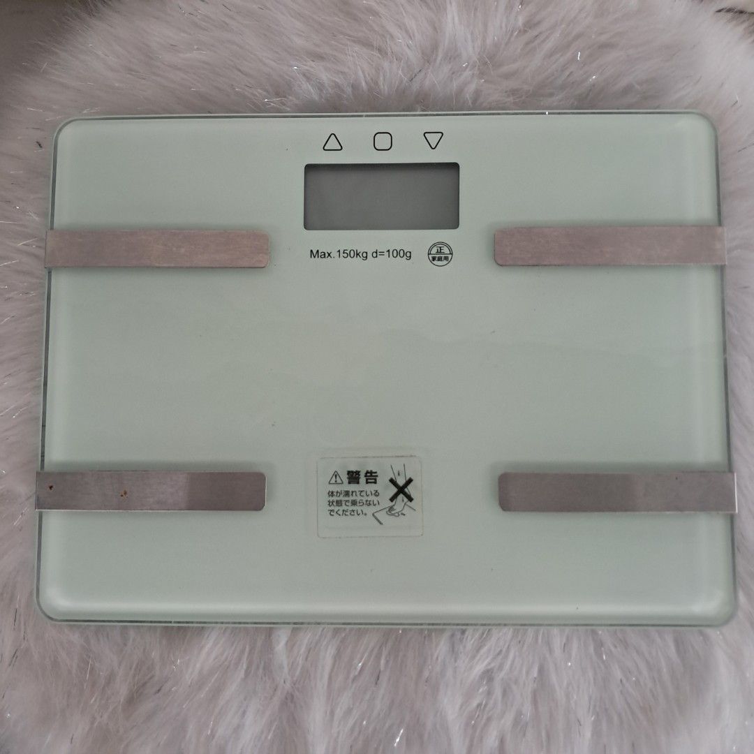 Digital Weighing Scale (Category: Health Monitors & Weighing Scales) located in Bulacan. Submitted by amarijapansurplus (Listing ID 1451784822, Image 2). Description: - Digital weighing scale - will send video if u request it. - 💯 working, tested ok! - Sleek and modern design - Easy to read display - Accurate weight measurements - Durable construction - Great for home use call or text 09354146194.