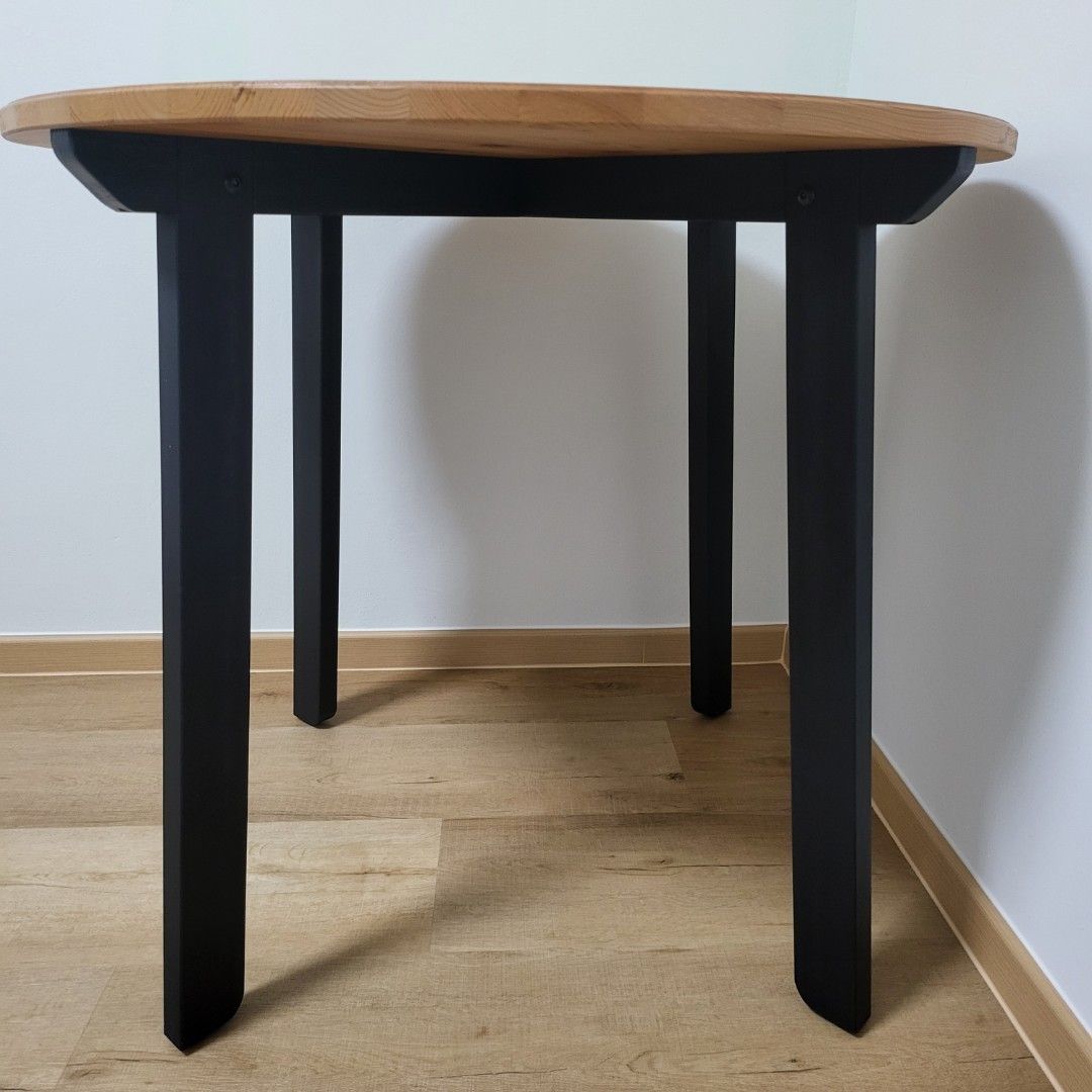 Dining table (Category: Tables & Sets) located in Singapore. Submitted by basedinbkk (Listing ID 1446432250, Image 2). Description: - Round dining table with a natural wood grain finish - Sturdy black metal legs for a modern look - Wood tabletop material - Suitable for spaces up to 1.2m - Meetup in Punggol.