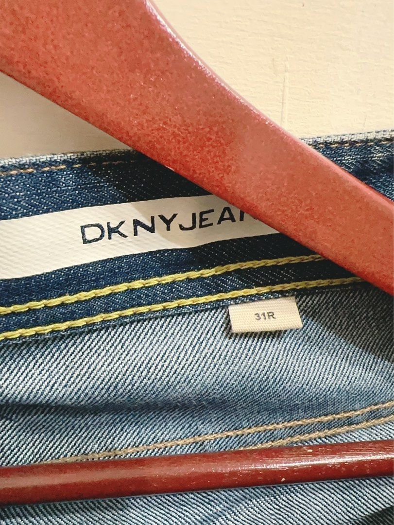由 maggie291252220 (刊登 ID 1451839106，圖片 2) 提交，位於 台北市 (Taipei) 的 Dkny jeans 牛仔男生褲 二手size:31 (類別：牛仔褲)，說明：Dkny jeans 牛仔男生褲 二手size:31 九成新。