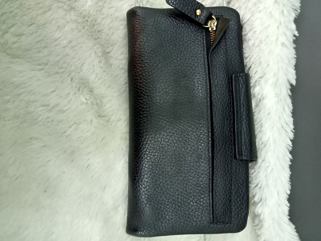 Dompet papillon (Kategori: Tas & Dompet Wanita) berada di Bandung. Dikirim oleh yunzi08 (ID iklan 1451790021, Gambar 3). Deskripsi: kondisi sesuai yang di foto kak minus bekas pakai hanya dompet aja bahan kulit nego bisa.