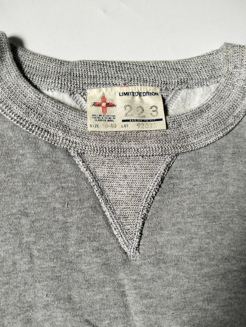 Double V gusset (Category: Coats, Jackets and Outerwear) located in Baguio. Submitted by dapper_deals (Listing ID 1451761810, Image 2). Description: 92022 BASIC COLOR LOOPWHEEL FLATSEAMER SWEATSHIRT Double V Gusset no issue in good condition -19 width -25.5 length.