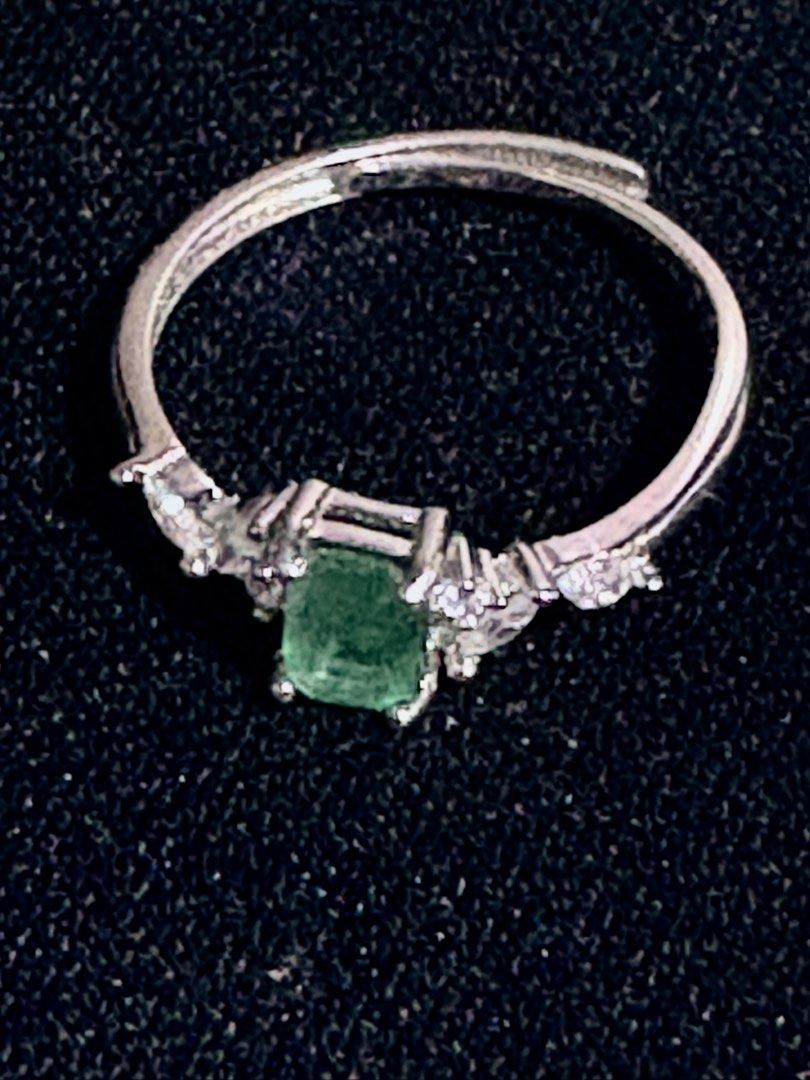 Emerald Ring (Category: Rings) located in Singapore. Submitted by Discoverme (Listing ID 1451836449, Image 2). Description: ✨ Natural Gem! 💚 Emerald Ring for Sale Timeless elegance in a limited piece. Certificate of authenticity available upon request. 📩 Enquire now for viewing. .