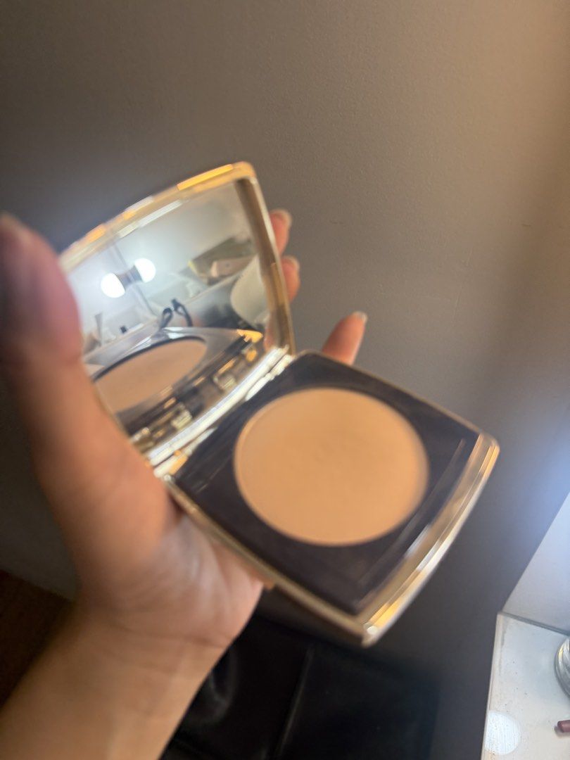 Estee lauder powder (Category: Makeup) located in Quezon City. Submitted by destashingmycloset (Listing ID 1451733349, Image 1). Description: .