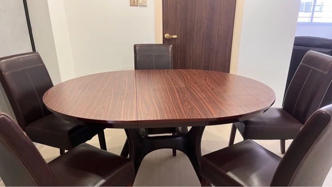 Extendable Round Dining Table (Table Only) (Category: Tables & Sets) located in Singapore. Submitted by runding (Listing ID 1451731979, Image 1). Description: - Extendable round dining table, before extension is 1.2m diameter - No Chair - Dark wood base.