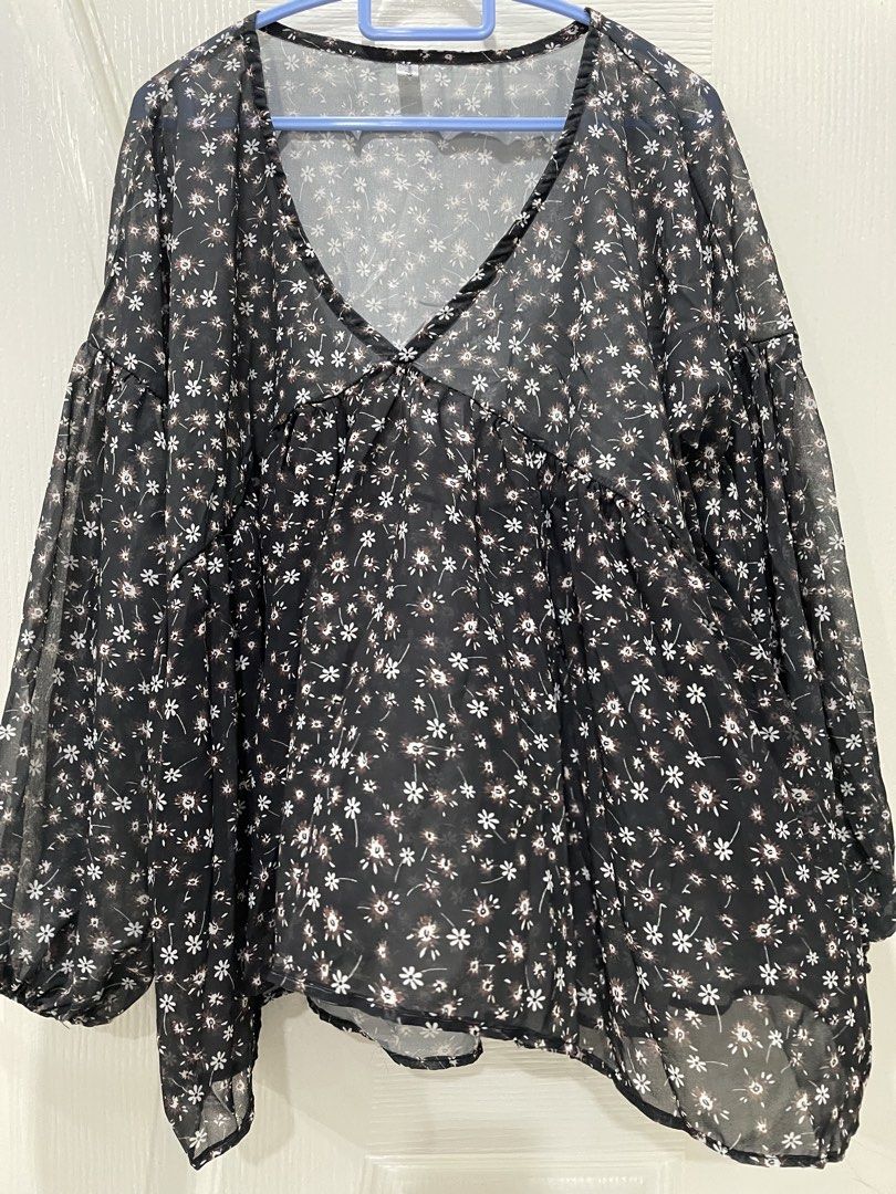 Flower Blouse (Category: Blouses) located in Alor Gajah. Submitted by coolcat.928cb3 (Listing ID 1451727310, Image 1). Description: Good condition..