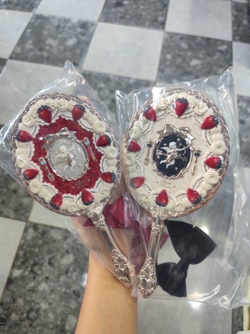 Flower Knows Strawberry Cupid Collection Hand Mirror (Category: Mirrors) located in Tacloban City. Submitted by choutsuri (Listing ID 1451721150, Image 1). Description: Authentic Flower Knows Strawberry Cupid Hand Mirror 650 php each. Available: Black version 🖤 Red version ❤️ -Brand new -With box -Intact mirror seal -Super pretty!! Check my listing for more photos! 🩷.