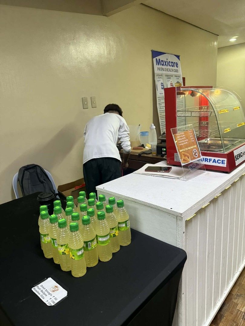 Food Cart (Category: Coffee & Tea Tableware) located in Quezon City. Submitted by tabitha.declutter (Listing ID 1451748728, Image 2). Description: rfs: need bigger cart/kiosk fixed not collapsible used last price posted for pick up: GSIS, Pasay City.