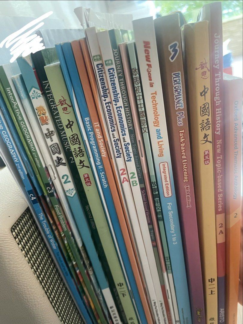 中學二年級Form 2教科書 （分類：教科書）位於 Hong Kong。 由 louiswongh62688 提交（商品編號 1451774521，圖片 1）。簡介： 幾乎有晒所有科目 諗住平價賣出 大嘅原價嘅3-5折都得 唔包郵 可議價。