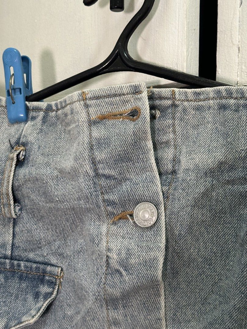 [Free] Denim Midi Asymmetrical Skirt (Category: Skirts) located in Quezon City. Submitted by katdeclutters (Listing ID 1451771934, Image 3). Description: You can get this for free if you're getting at least 1 item from my listings. Size 27 | Length 17.5" Missing 1 button.