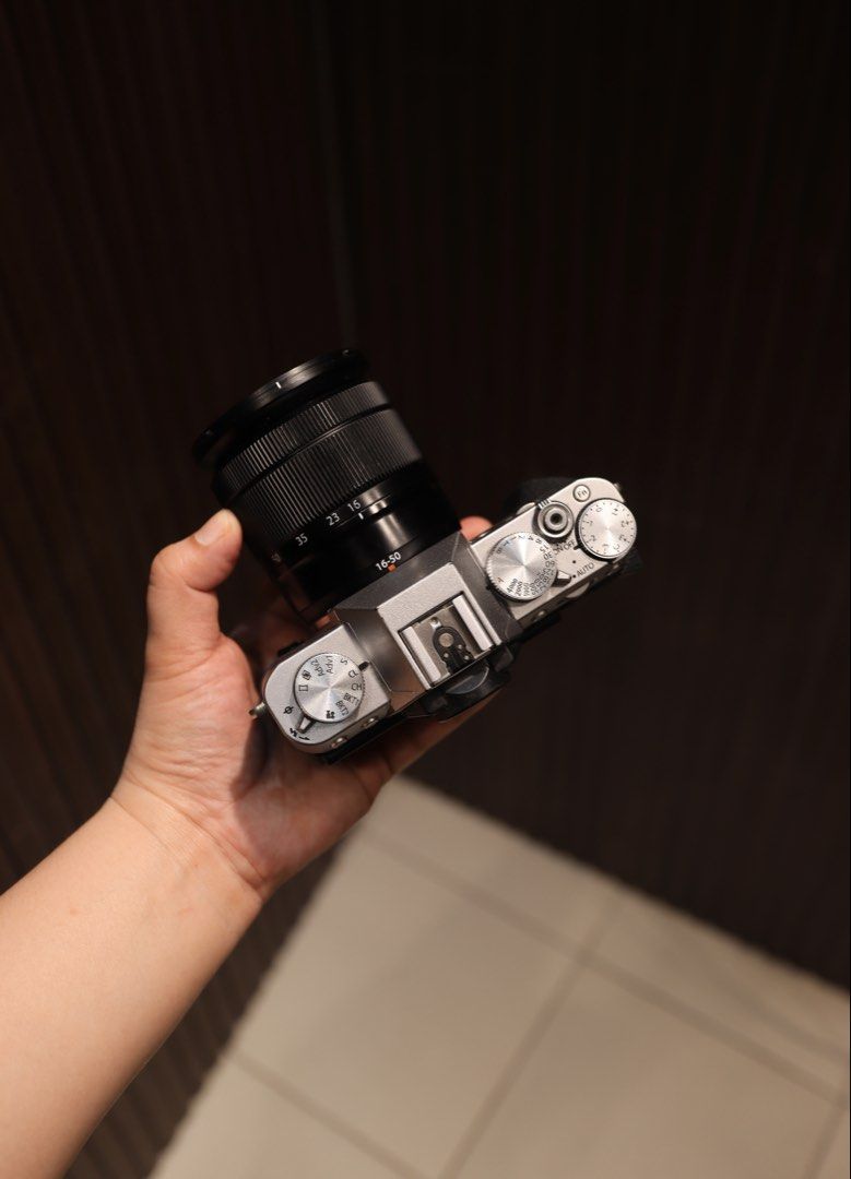 Fujifilm XT20 with 16-50 lens (Category: Cameras) located in Manila. Submitted by jaimeeloutan (Listing ID 1451870683, Image 2). Description: for sale! Fujifilm X-T20 with 16-50 lens set Mirrorless 28,900 💰28,900 only fixed price posted Good condition minor sign of usage still presentable EVF not working doesn't affect sa performance presyong XT100 lang yan - Fujifilm X-T20 with 16-50 lens 24.3MP APS-C mirrorless X-Trans CMOS III sensor, X-Proce