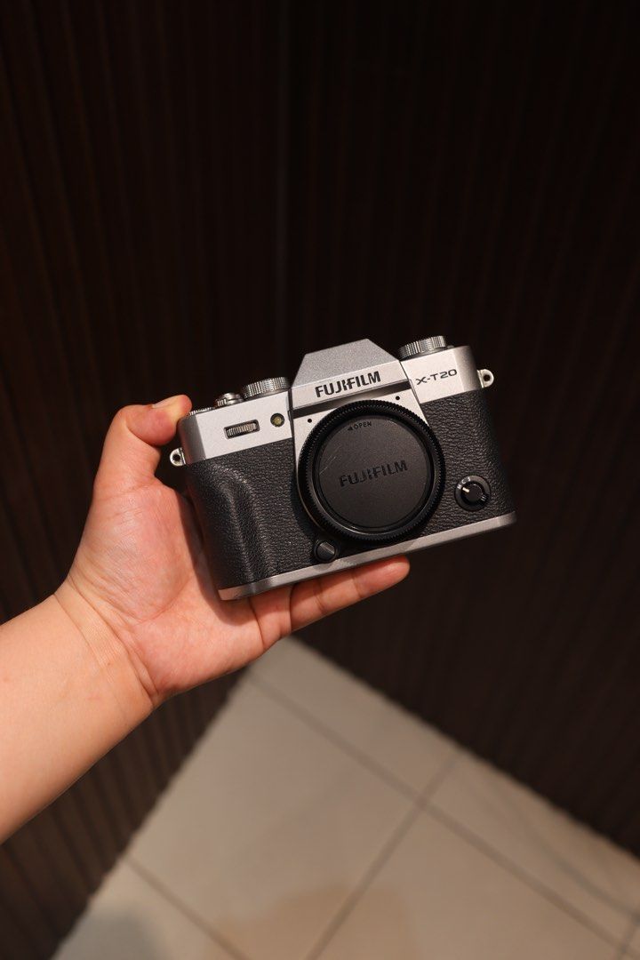 Fujifilm XT20 with 16-50 lens (Category: Cameras) located in Manila. Submitted by jaimeeloutan (Listing ID 1451870683, Image 1). Description: for sale! Fujifilm X-T20 with 16-50 lens set Mirrorless 28,900 💰28,900 only fixed price posted Good condition minor sign of usage still presentable EVF not working doesn't affect sa performance presyong XT100 lang yan - Fujifilm X-T20 with 16-50 lens 24.3MP APS-C mirrorless X-Trans CMOS III sensor, X-Proce