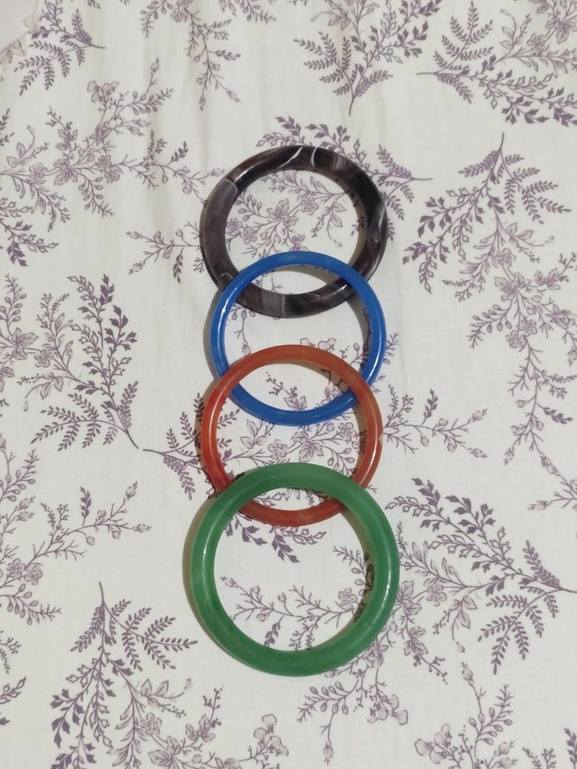 glass bangles 60 mm take all (Category: Bracelets) located in Bulacan. Submitted by angel.decluttersx (Listing ID 1451864094, Image 3). Description: sold per piece: 50 take all: 180 6 cm / 60 mm inner circumference rfs: declutter.